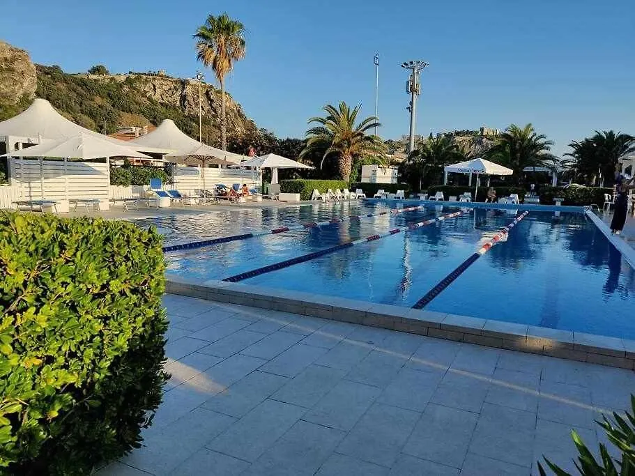 Cottage84 Milazzo 0*,